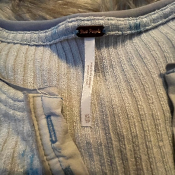 free people top with flared cuffs - Picture 2 of 6